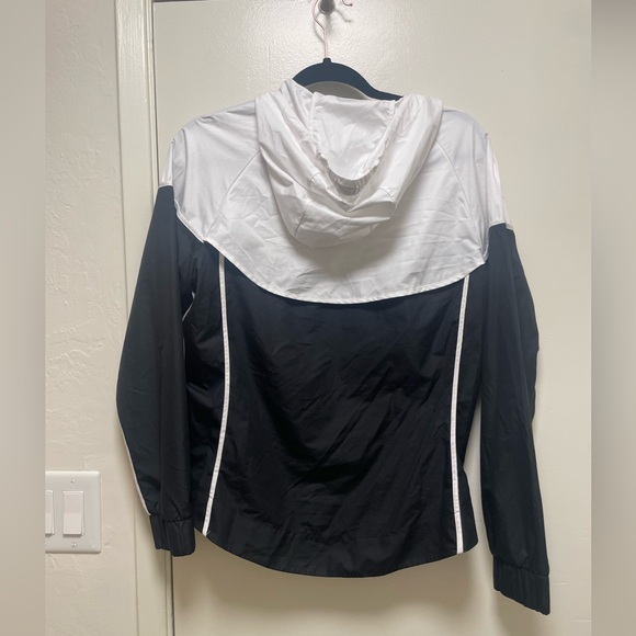 Nike Women's Black and White Jacket Windbreaker - Picture 4 of 5